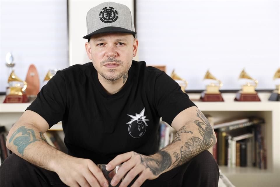 Residente pone en pausa la música para crear series, películas y otros contenidos en un acuerdo con Sony Music Entertainment.