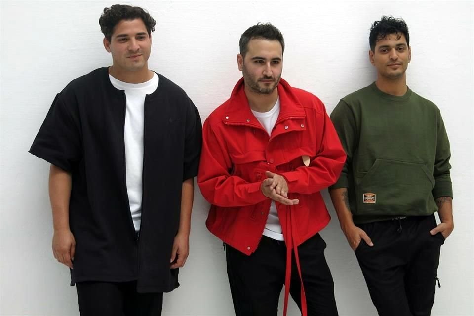 Reik y Grupo Firme estrenaron el video de la canción 'Con la Falta Que Me haces' en la que hacen una colaboración.