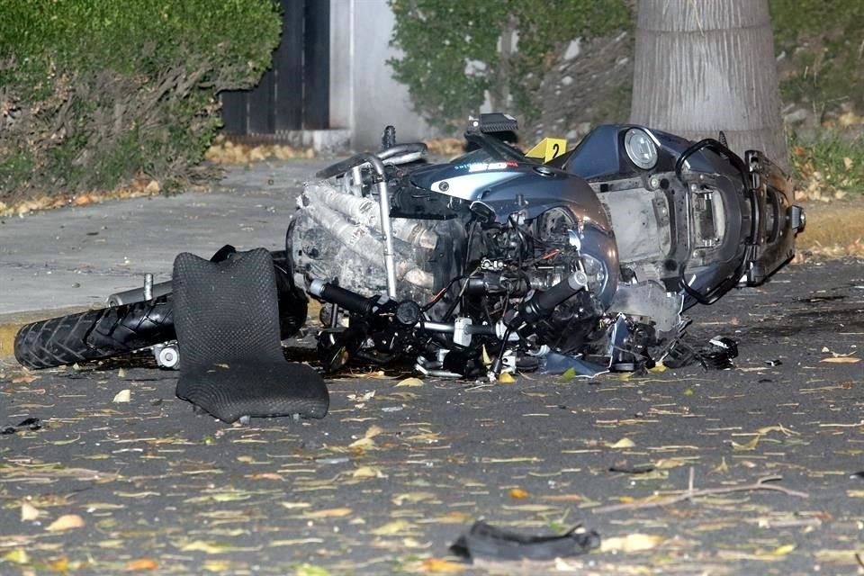 El motociclista perdió la vida luego de ser impactado por un automóvil.