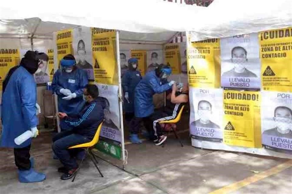 De todas las pruebas #Covid_19 aplicadas en el País, 32.5% del total nacional han sido realizadas en la CDMX.