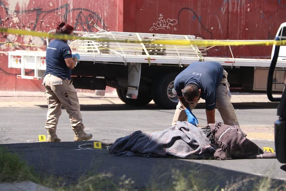 Un hombre fue arrojado de un vehículo y posteriormente ejecutado a balazos, en la Colonia La Capacha, en Tlaquepaque.