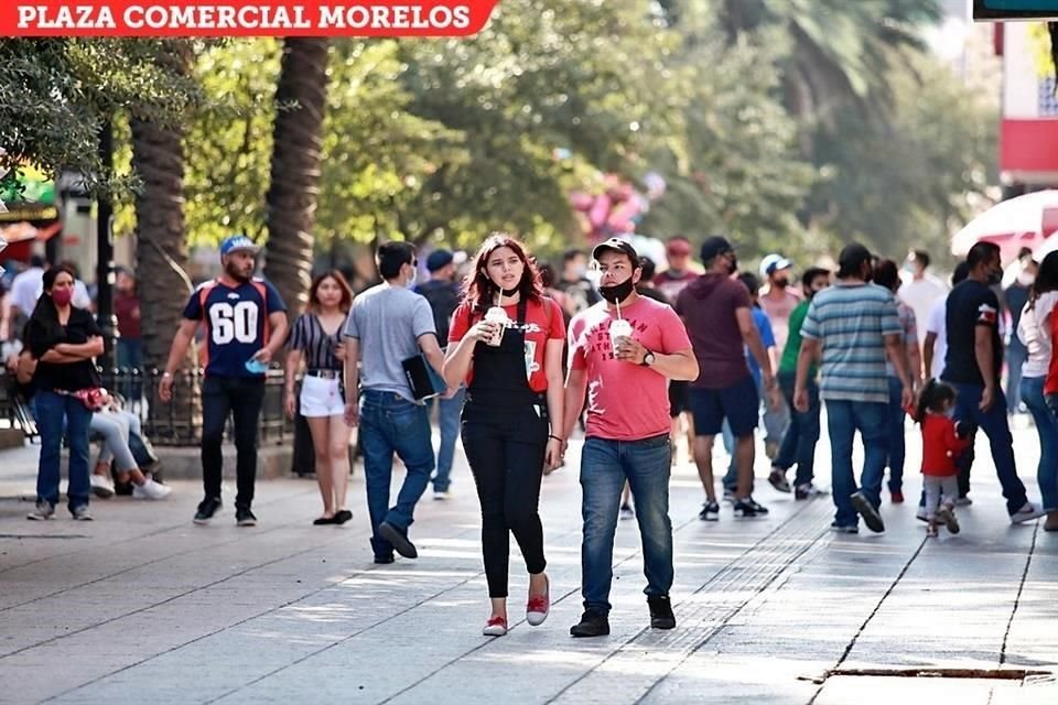 En el corredor fue común observar a personas que no traían cubrebocas o no lo usaban correctamente.