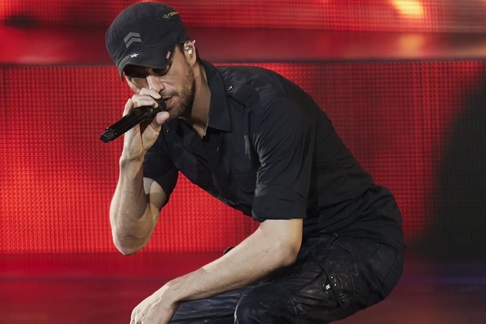 Enrique Iglesias recibirá galardón en los Latin Billboard por su aporte a las listas musicales.