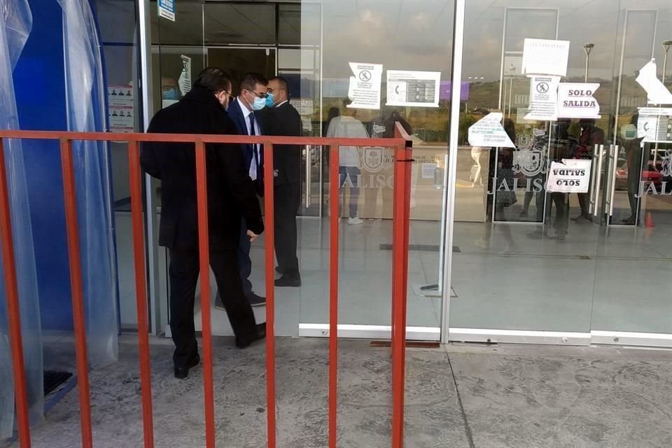 Los abogados de Maleck ingresaron al edificio del Primer Distrito Judicial a las 9:20 horas.