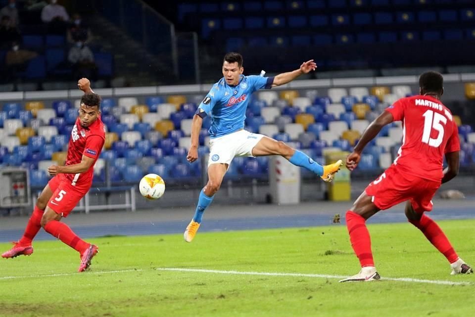 Hirving Lozano fue titular con el equipo italiano.