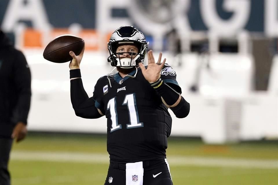 Carson Wentz comandó un brillante regreso para que las Águilas obtuvieran su segunda victoria.
