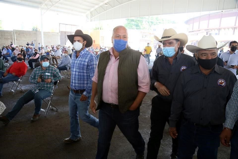 El Gobernador Enrique Alfaro se reunió con ganaderos de la entidad.