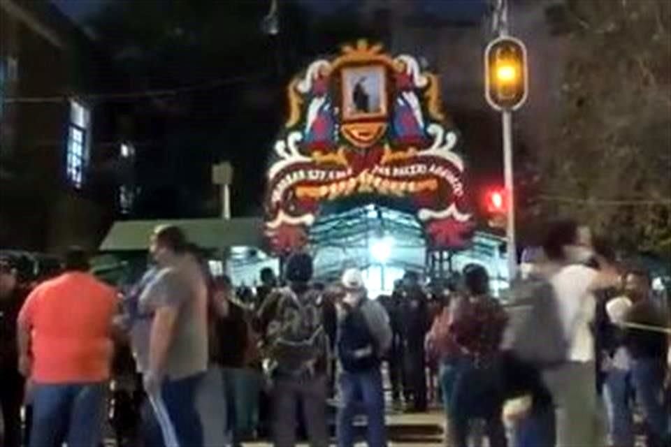Pese a llamado de autoridades de no visitar recinto, cerca de 700 personas fueron a iglesia de San Hipólito para festejar a San Judas Tadeo.
