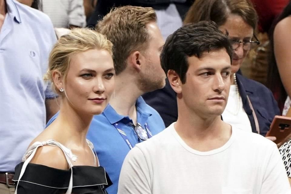La modelo Karlie Kloss y su marido, Joshua Kushner, esperan la llegada de su primer bebé.
