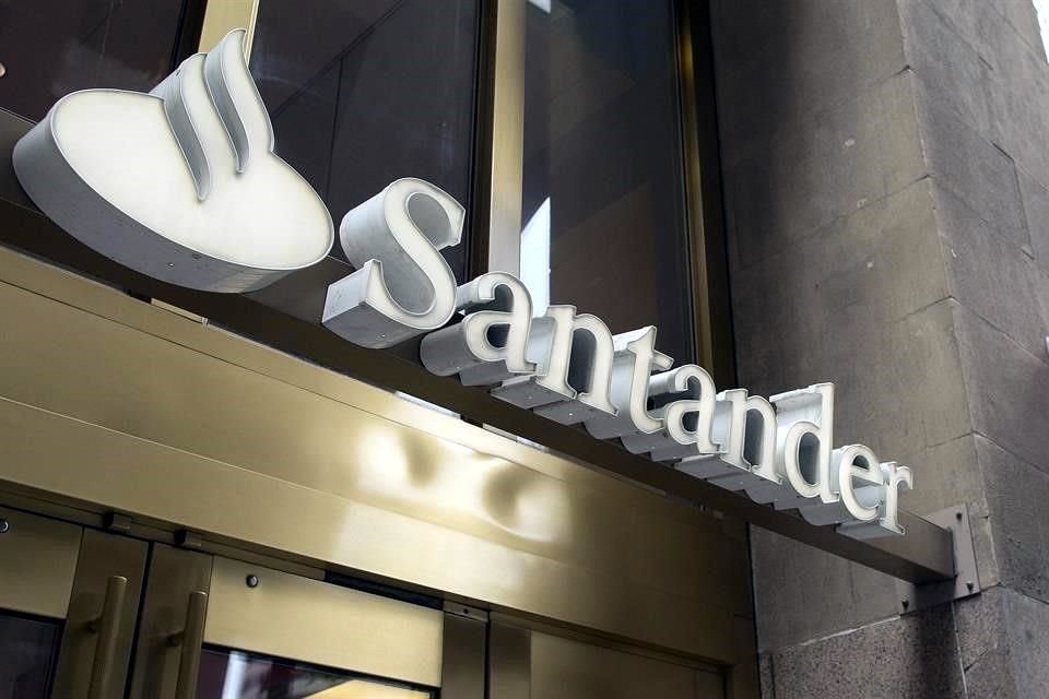 Santander también confirmó su interés por adquirir la banca minorista de Citi en México.