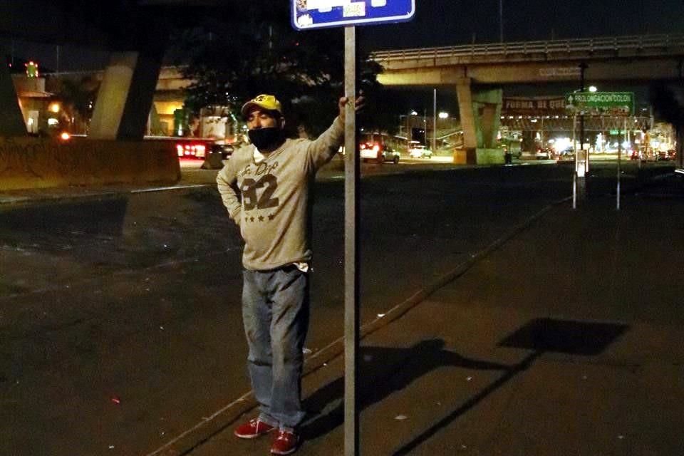 Los taxis le cobraban desde 180 hasta 250 pesos a José de Jesús, pese a que el Gobierno del Estado anunció que el costo máximo debía ser de 70 pesos en horario nocturno, más allá del anillo vial.
