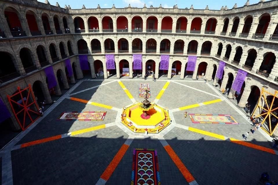 Así luce la ofrenda en Palacio Nacional.