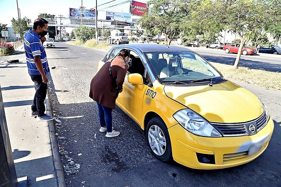 Los conductores no quisieron respetar las tarifas solidarias implementadas por el Gobierno del Estado, donde la cantidad máxima a cobrar estipulada es de 160 pesos.