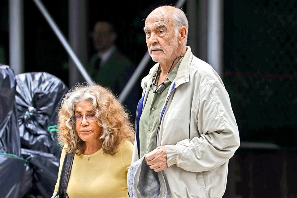 Sean Connery pasó sus últimos años con pérdida de memoria ya que padeció demencia, que le cobró factura en su etapa final.