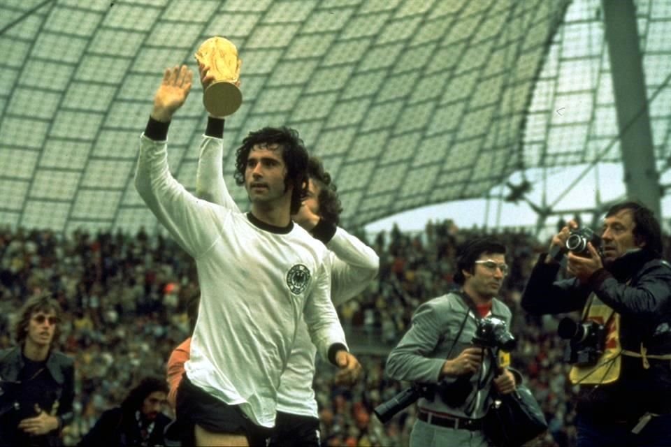 El 'Bombardero' es uno de los jugadores más importantes en la historia del futbol.