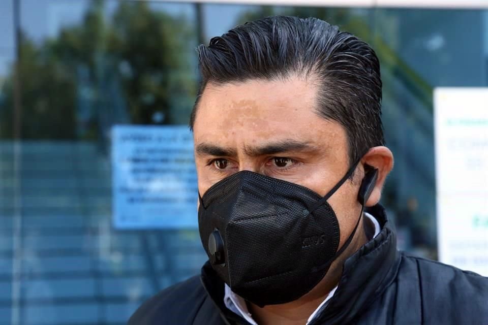 Carlos Soto, vocero de la Unión de Conductores de Jalisco, al salir de la reunión.