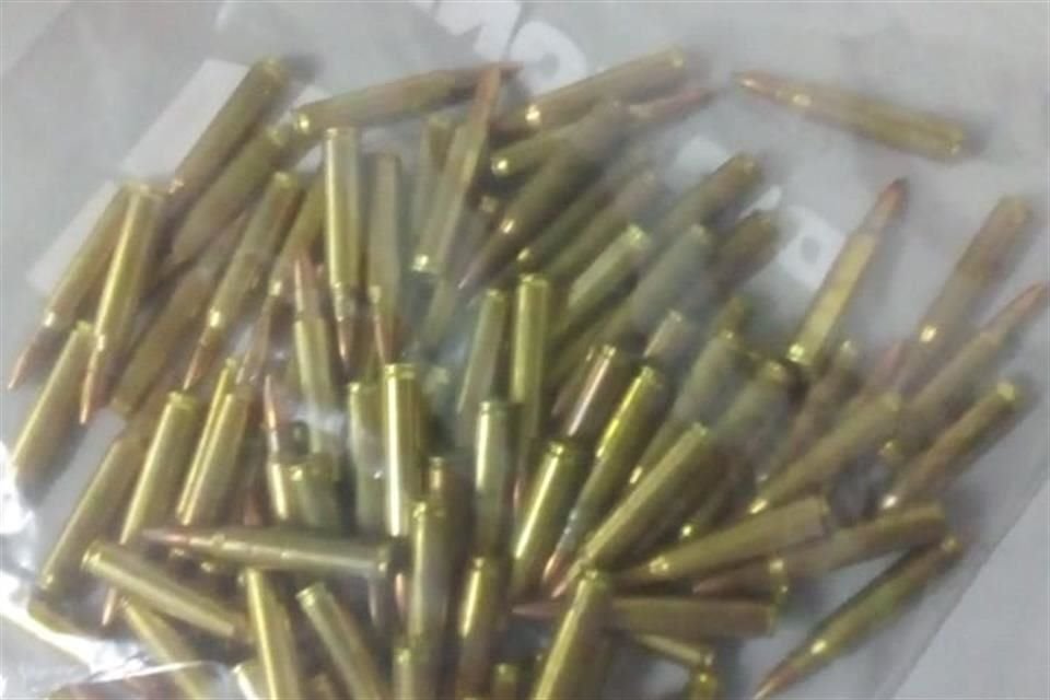 Los militares llegaron al lugar cuando ya no había personas, aseguraron 100 cartuchos útiles calibre .223 y 10 del calibre 7.62 x 39.