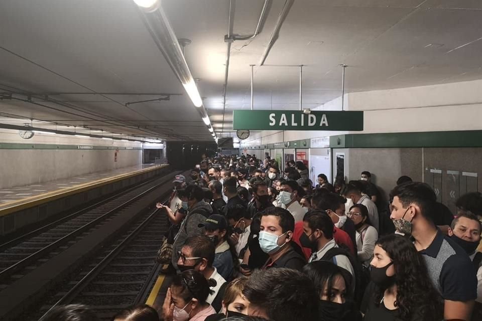 La incidencia de contagio en el transporte público es de 3 por ciento contra un 30 por ciento en reuniones familiares o con amigos.
