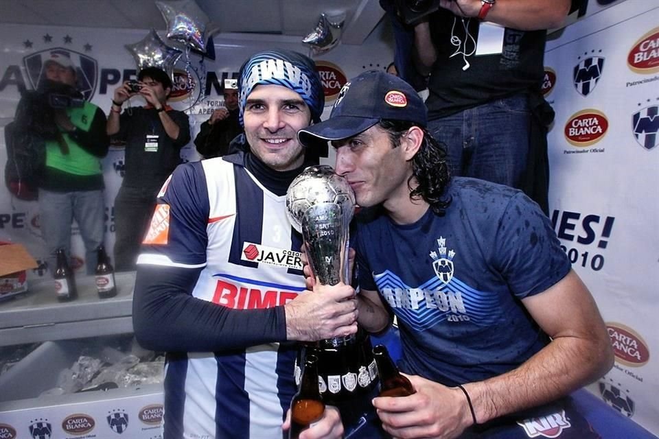 Duilio Davino y Aldo De Nigris festejaron como jugadores en el inicio de la época dorada albiazul y ahora lo hacen como presidente y auxiliar, respectivamente.