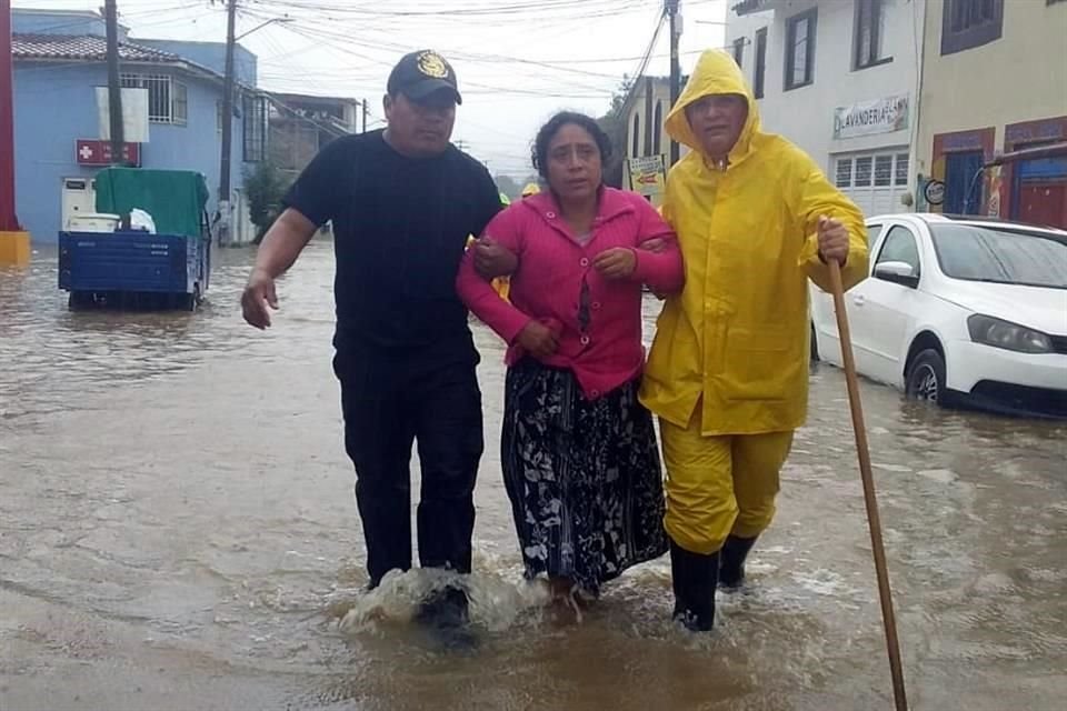 Algunos pobladores fueron desalojados de sus hogares.