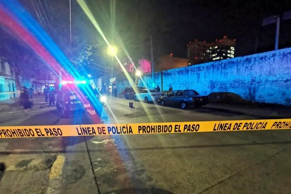 Dos de los cuatro presuntos asaltantes lograron escapar, uno terminó herido y el cuarto falleció a consecuencia de las heridas.