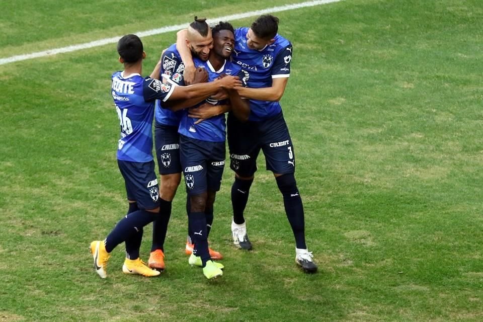 Avilés Hurtado le dio la ventaja a Rayados con un gol de cabeza.