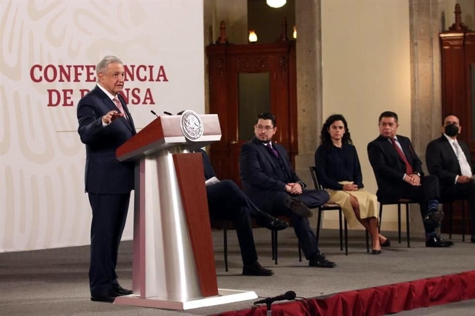 El Presidente en su conferencia de prensa en Palacio Nacional.