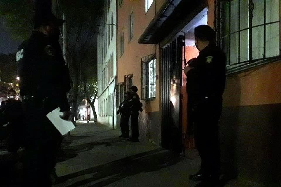 Elementos de la SSC resguardaron el edificio.