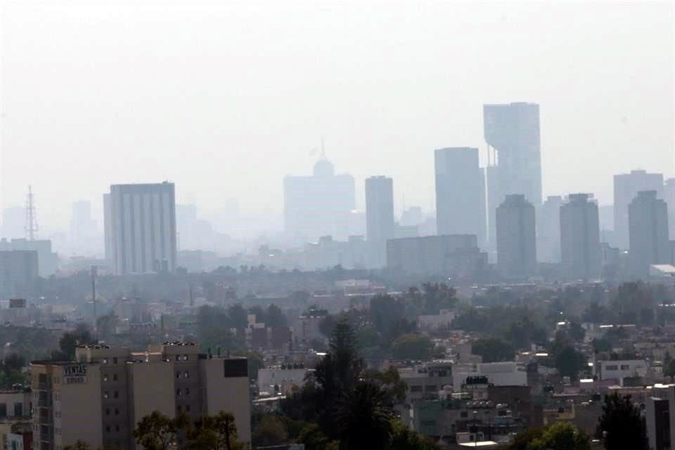 Así lucía el cielo de la Ciudad de México desde el cerro de La Villa en Gustavo A Madero, esta mañana.