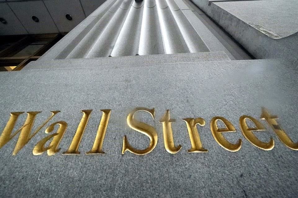 El lunes, los futuros del S&P 500 y Dow Jones cerraron en máximos históricos.