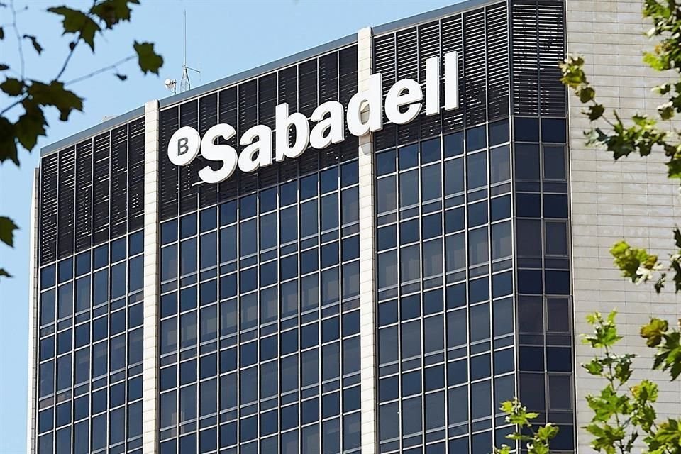 Banco Sabadell acumula encabeza el cuarto grupo bancario privado español, y actualmente supera los 248 mil millones de euros en activos totales, cuenta con 11.6 millones de clientes y más de 19 mil empleados en todo el mundo.