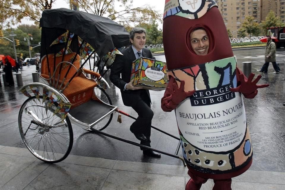 Los festejos y el descorche del primer vino Beaujolais Nouveau del año se realizan en todo el mundo el tercer jueves de noviembre.