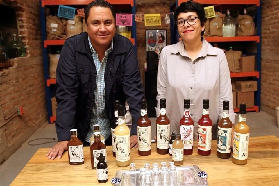 Mónica y Rubén Leyva Córdova envían bebidas artesanales a varias partes del País y EU.