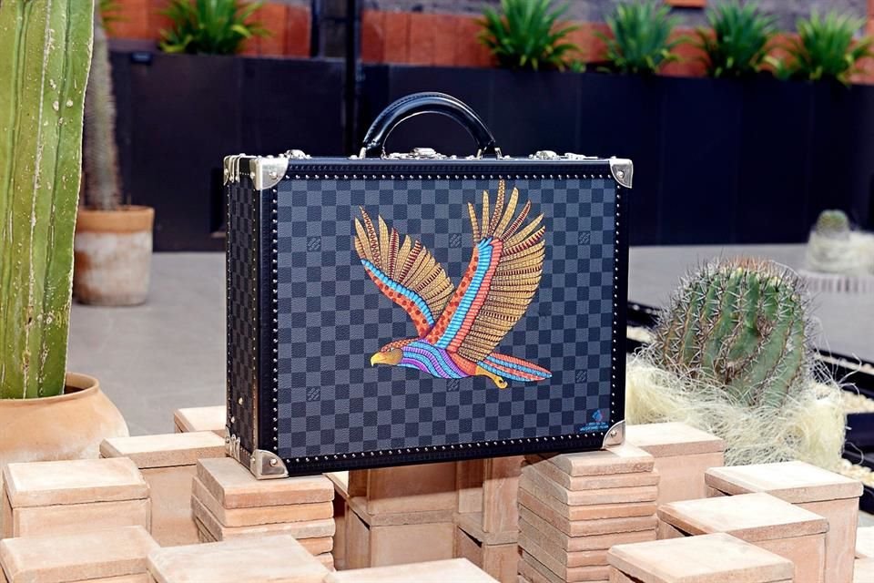 Una Caja De Louis Vuitton Louis Vuitton Es Una Marca De La Moda