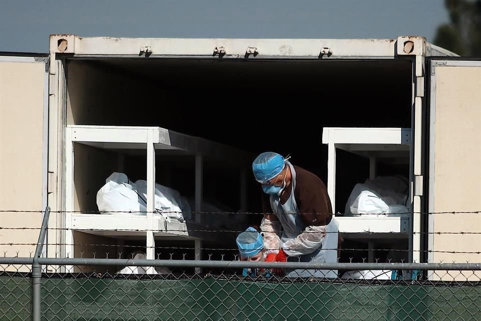 Debido a los altos índices de muertes por Covid en El Paso, donde 845 personas han perdido la vida por coronavirus, las autoridades hicieron extensivo el llamado para puestos en las morgues.