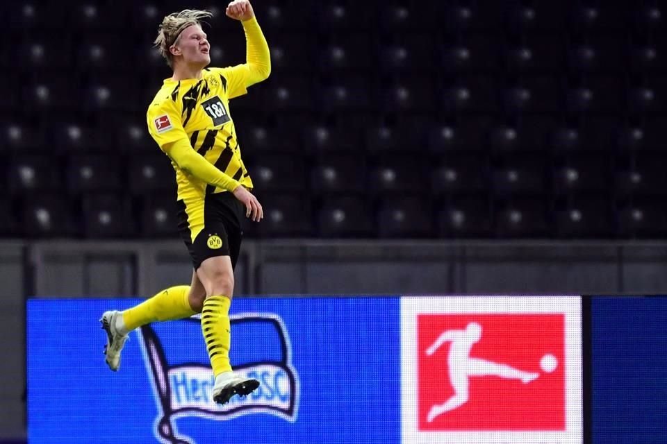 El noruego marcó un póker en la visita del Dortmund al Hertha.