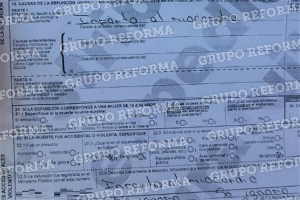 Pese a que la familia reconoció el cuerpo con golpes en rostro, brazos y tórax, en el certificado de defunción sólo se especificó como causa de muerte un infarto al miocardio, afirmó la hija.