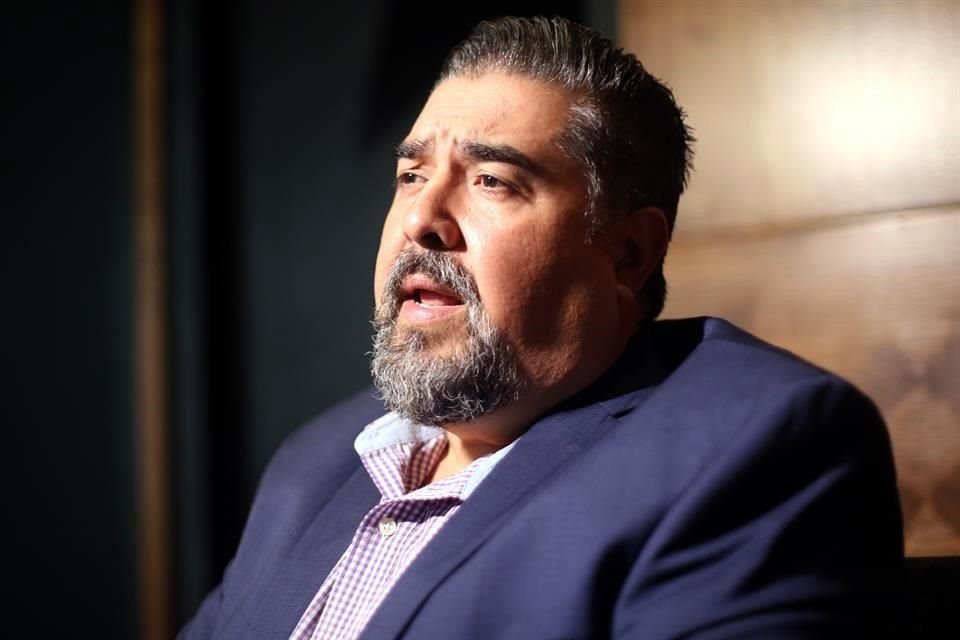 Javier Pérez Sagaón, hermano de Abril.