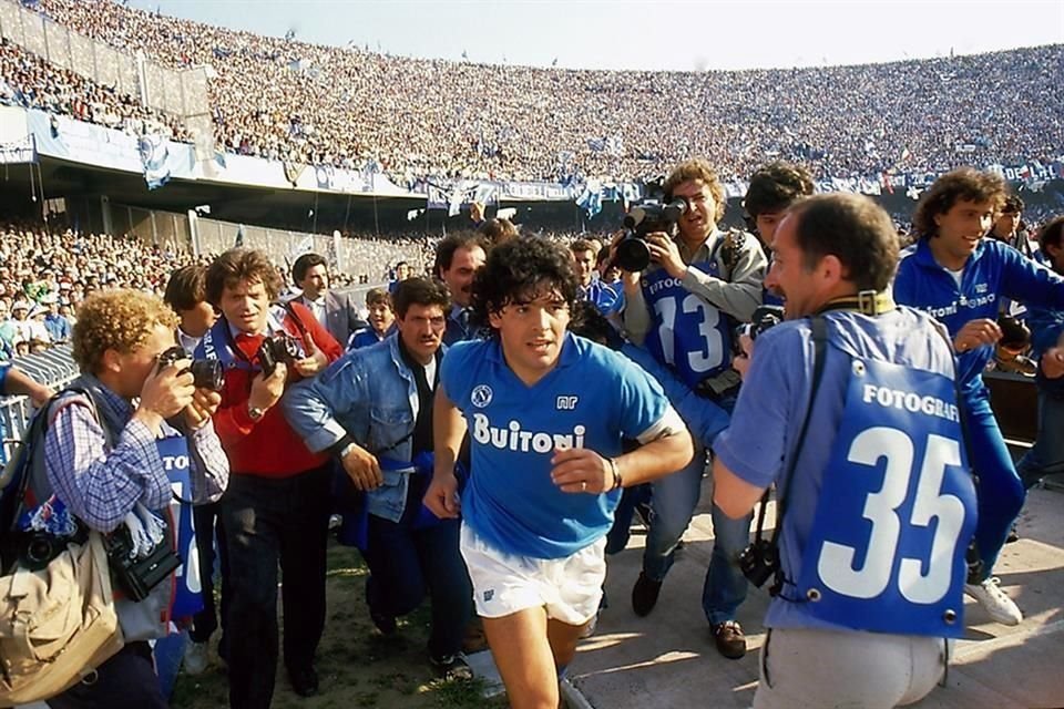 Maradona es histórico del Nápoli.