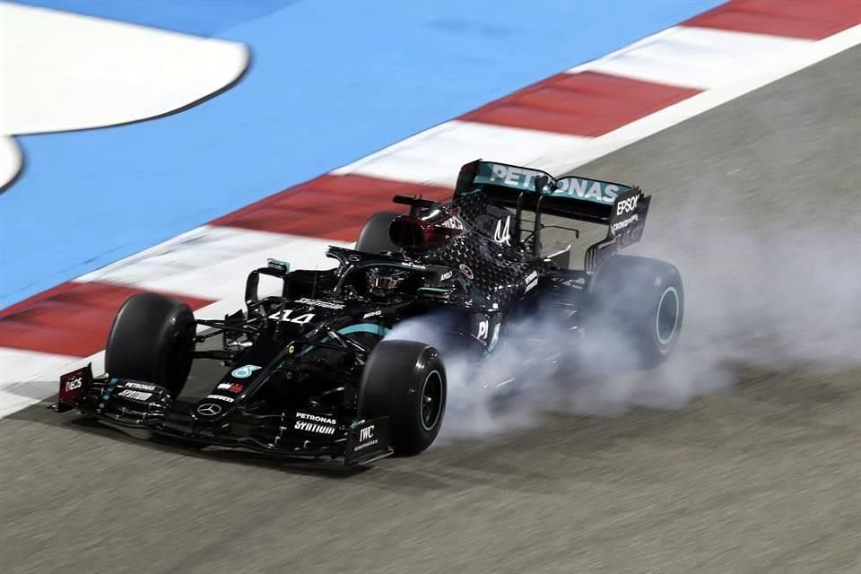 Lewis Hamilton registró el mejor tiempo en la primera sesión de prácticas para el Gran Premio de Bahrein.
