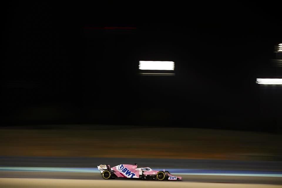 Checo Pérez culminó en la cuarta posición en la segunda práctica.