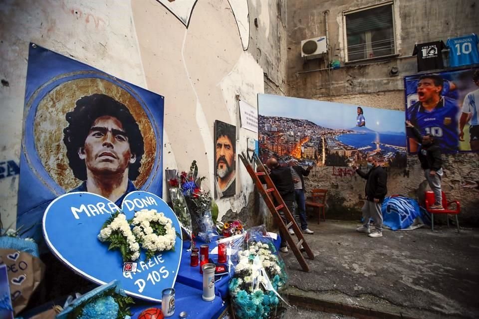 Maradona es leyenda del Nápoles.