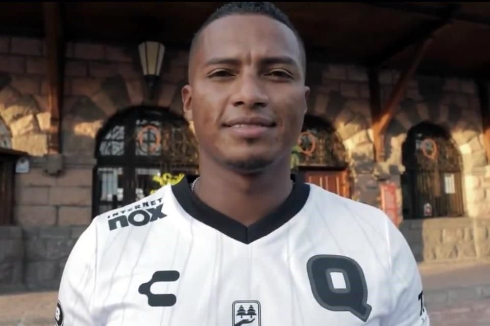 Valencia es jugador del Querétaro.