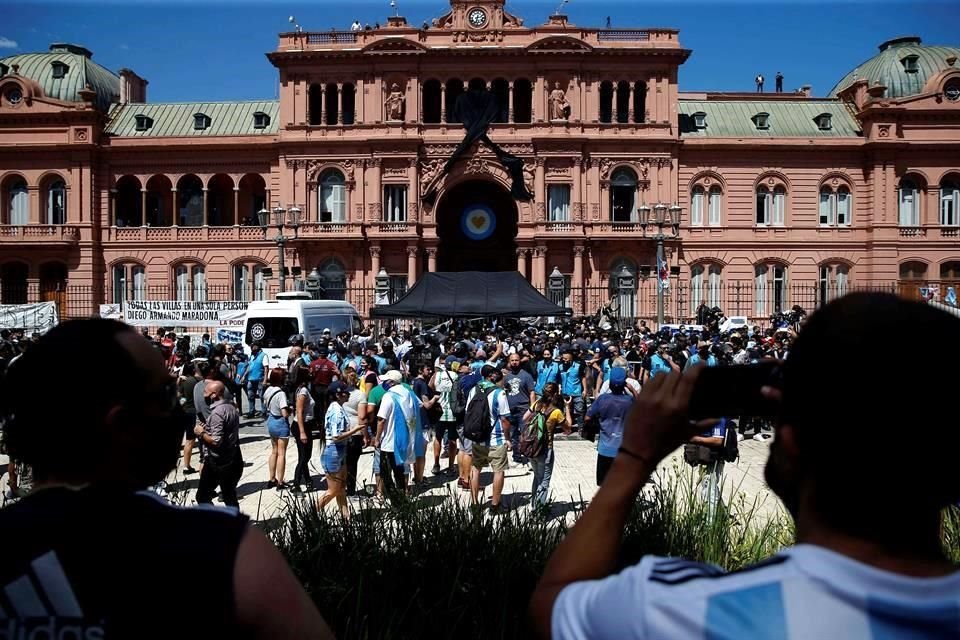 No se respetaron las medidas sanitarias en el velorio de Maradona.