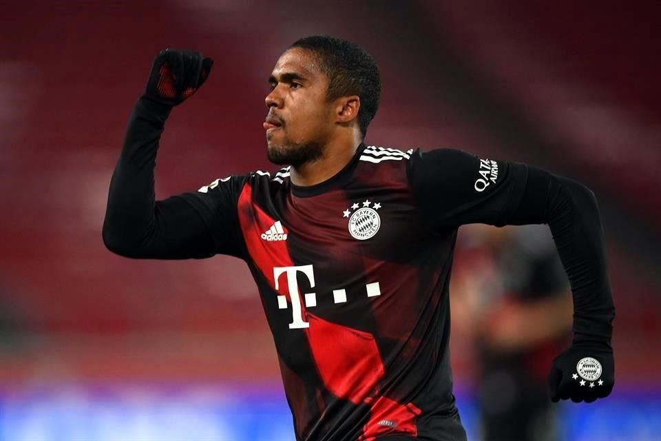 Douglas Costa puso en tanto final que selló el triunfo del Bayern Múnich.