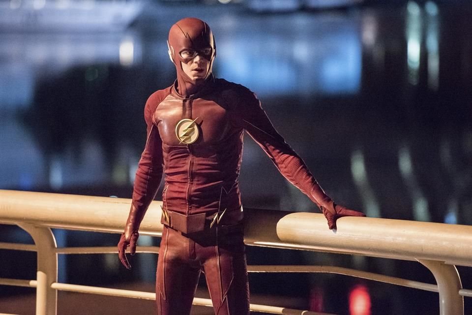 La producción de la siguiente temporada de 'The Flash' tuvo que detenerse debido a que uno de sus miembros dio positivo al virus.