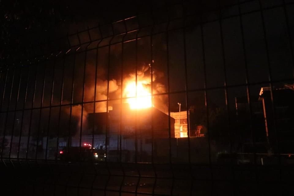 El incendio comenzó alrededor de las 18:30 horas.
