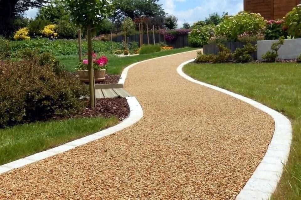 Se utiliza en andadores y estacionamientos.<br>Se recomienda utilizar estabilizadores de grava para que sea más fácil caminar o pasar en silla de ruedas.