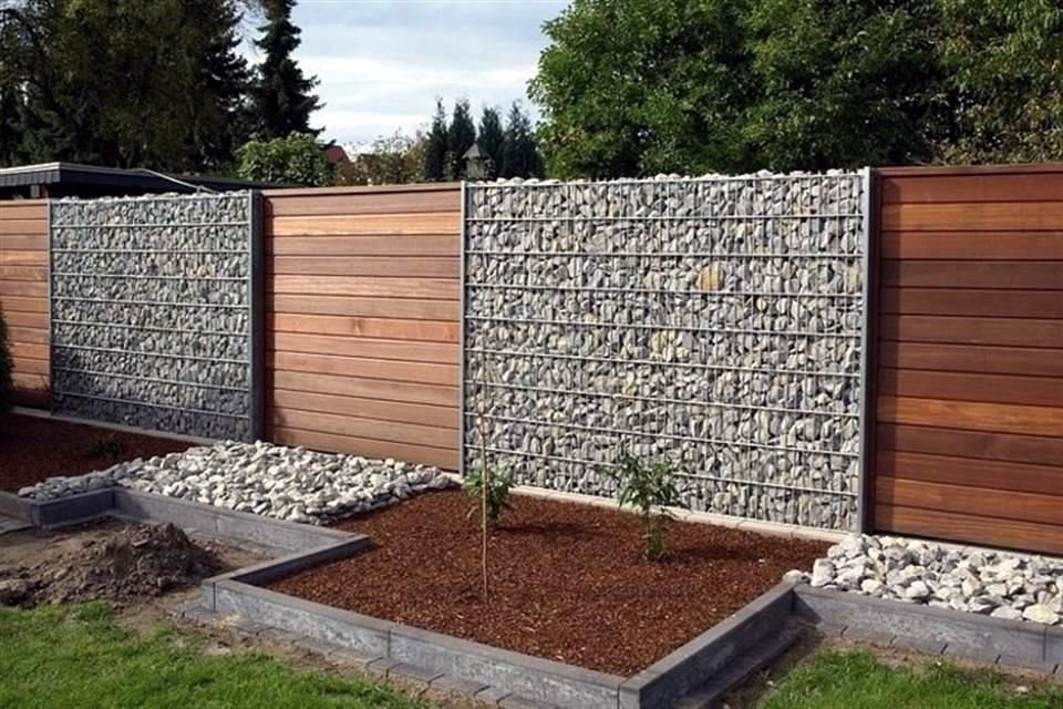 Los gaviones son cajas de malla metálica rellenas de piedras, las cuales crean una contención y ayudan a nivelar el terreno.