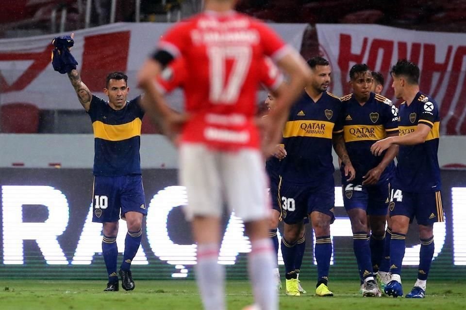Carlos Tévez dedidó su gol a Diego Maradona.